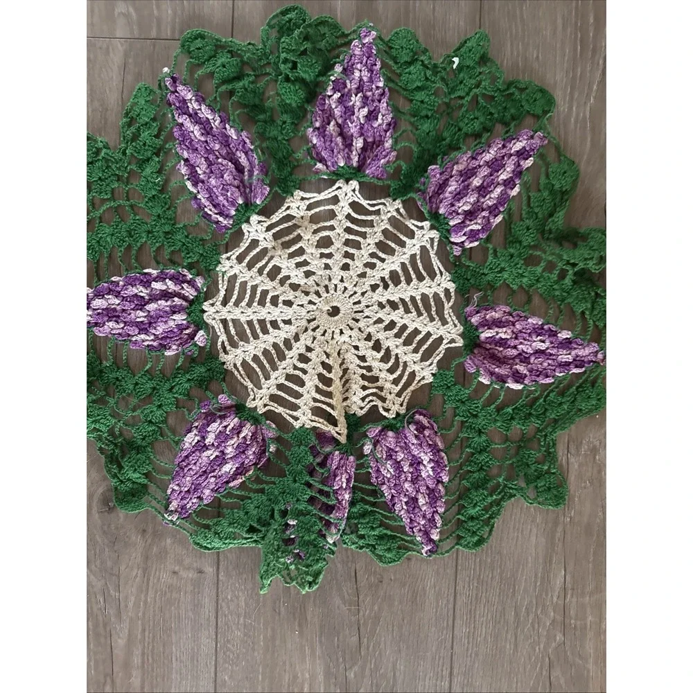 Vintage Grape Doillie Doily Raised Garage Handmade Crochet White‎ Green Purple